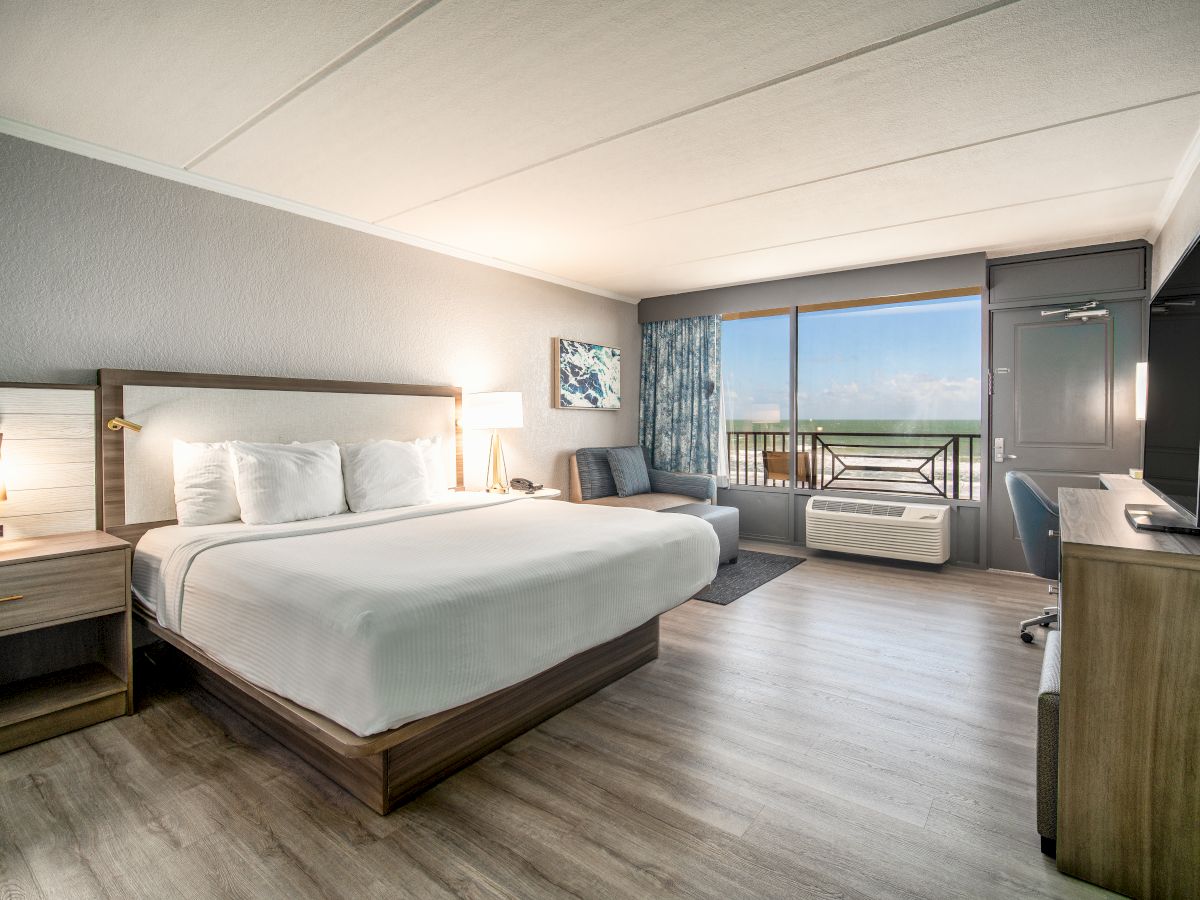La Quinta Inn & Suites by Wyndham Cocoa Beach Oceanfront