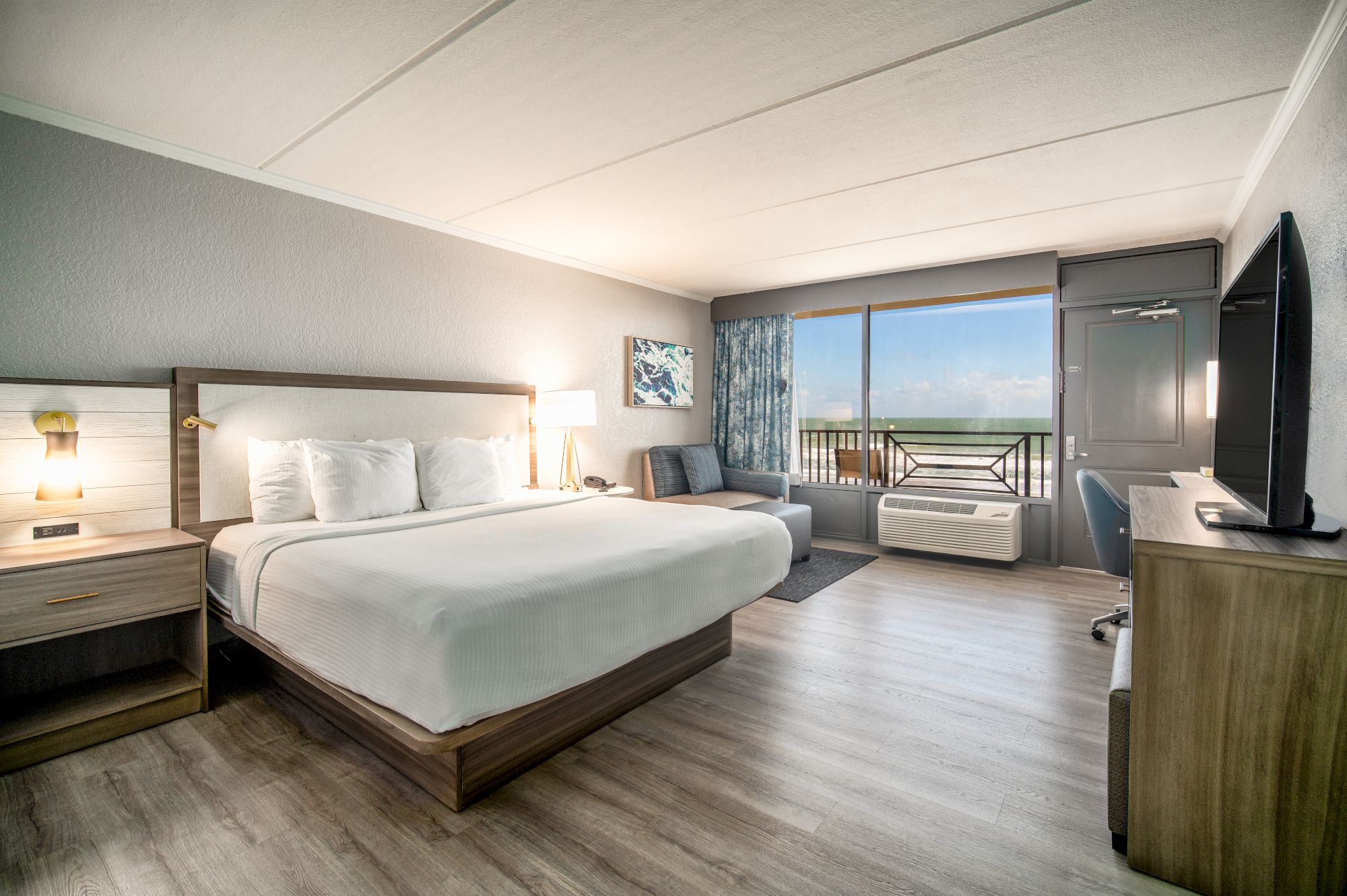 La Quinta Inn & Suites by Wyndham Cocoa Beach Oceanfront